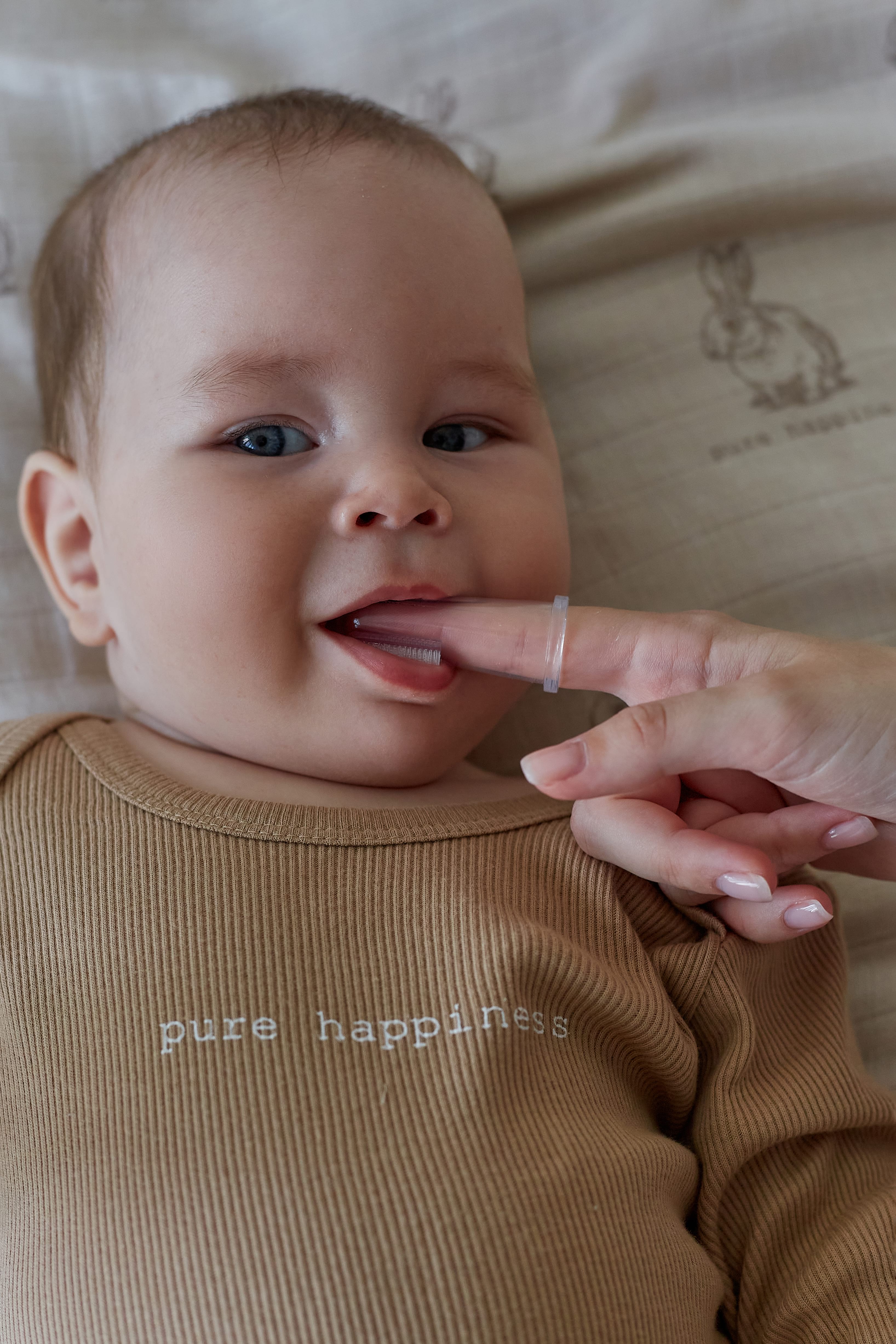 Щетка зубная на палец с футляром Happy Baby